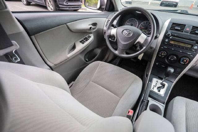 Used 2010 Toyota Corolla LE FWD image 32