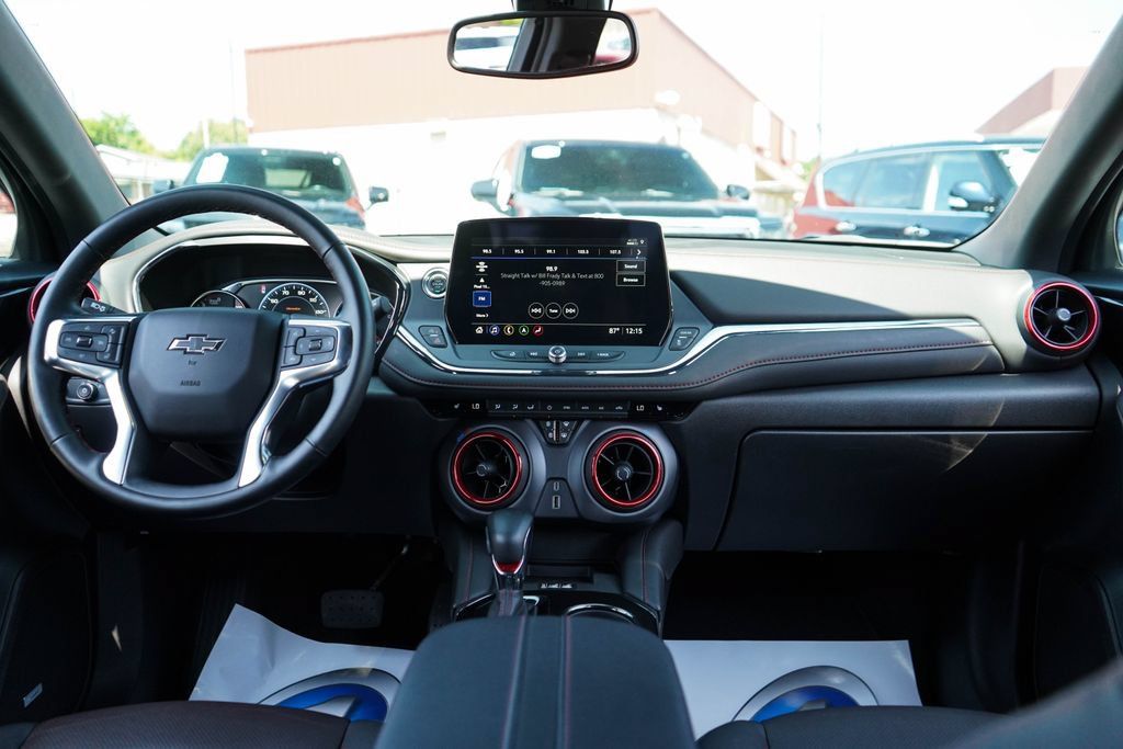 Used 2025 Chevrolet Blazer RS FWD image 9