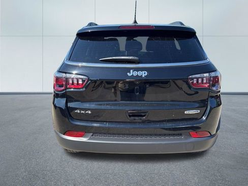 Used 2023 Jeep Compass Latitude AWD/4WD image 3
