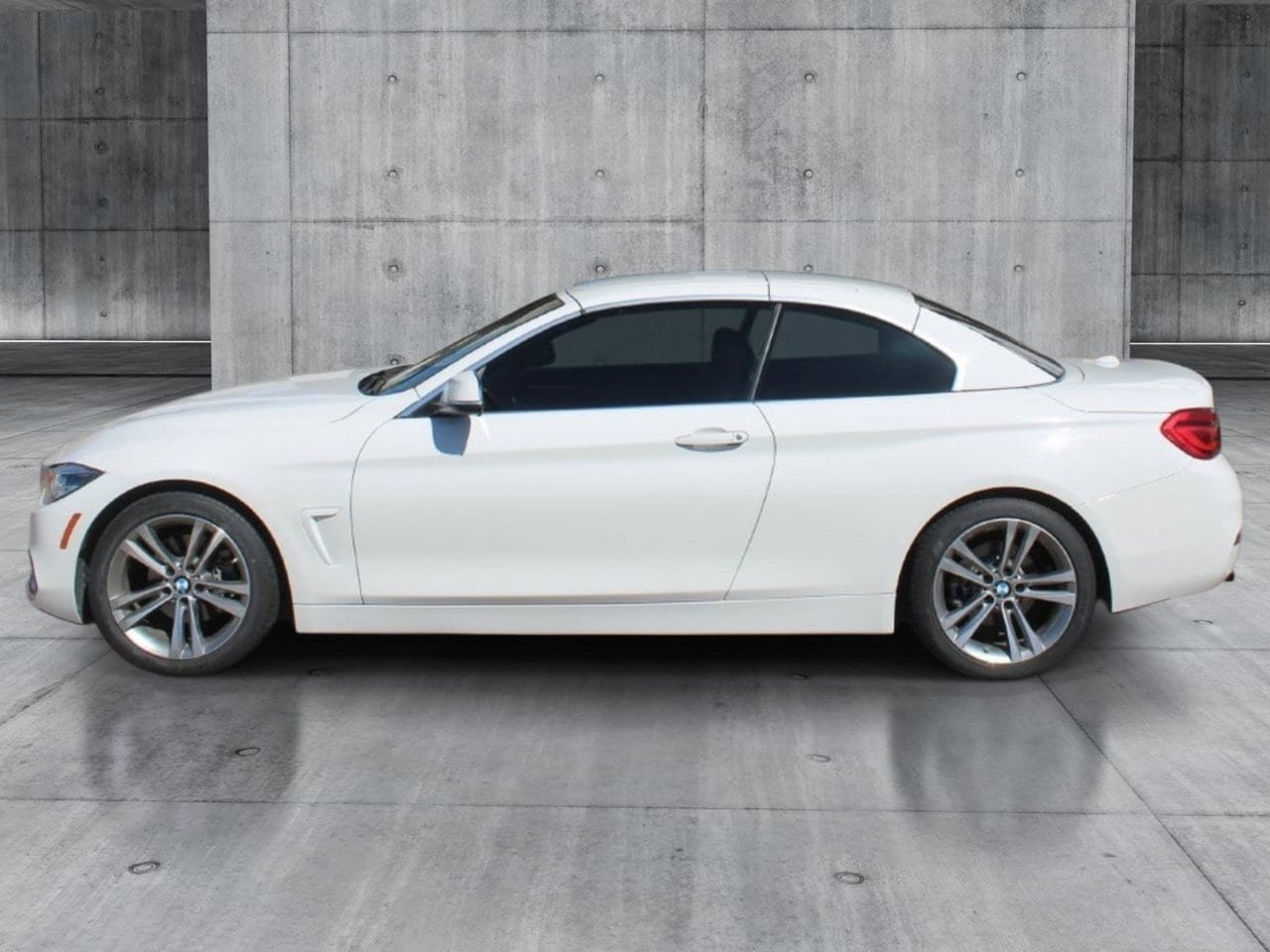 Used 2019 BMW 430i Convertible w/ Convenience Package RWD image 2