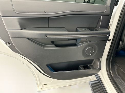 Used 2024 Ford Expedition XLT image 27