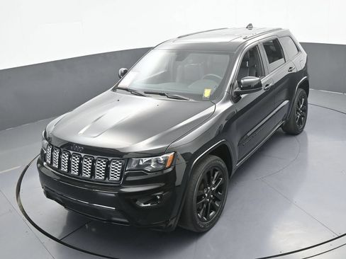 Used 2020 Jeep Grand Cherokee Altitude RWD image 47