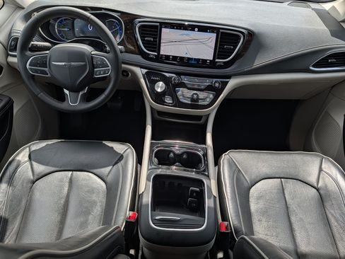 Used 2023 Chrysler Pacifica Limited FWD image 10