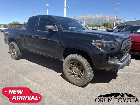 Used 2022 Toyota Tacoma SR AWD/4WD image 1