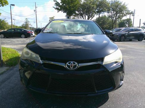 Used 2017 Toyota Camry SE FWD image 3