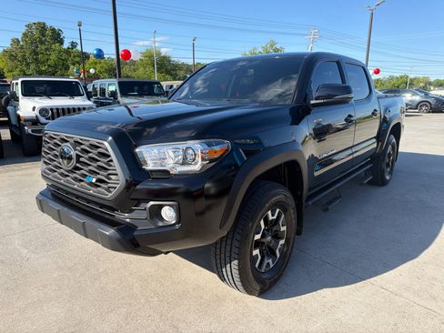Used 2022 Toyota Tacoma TRD Off-Road AWD/4WD image 4