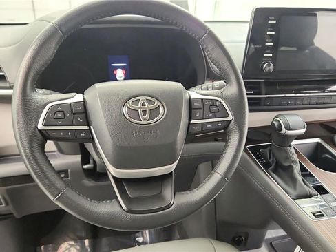 Used 2024 Toyota Sienna XLE image 25