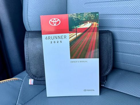 Used 2025 Toyota 4Runner Trailhunter image 33