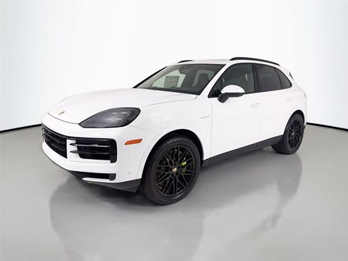 New 2025 Porsche Cayenne E-Hybrid image 1