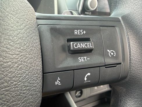 Used 2025 Nissan Rogue S FWD image 27