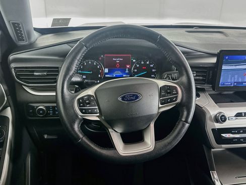 Used 2020 Ford Explorer XLT w/ Equipment Group 202A RWD image 18