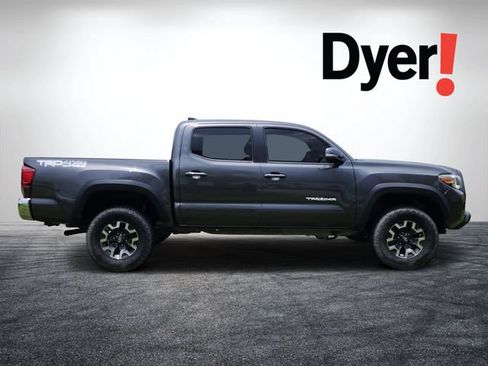 Used 2018 Toyota Tacoma TRD Off-Road AWD/4WD image 2