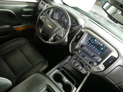 Used 2018 Chevrolet Silverado 1500 High Country image 9