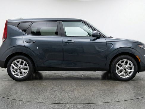 Used 2025 Kia Soul LX w/ LX Technology Package image 11