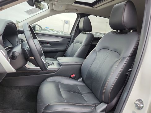 Used 2025 MAZDA CX-70 3.3 Turbo w/ Preferred Package AWD/4WD image 13