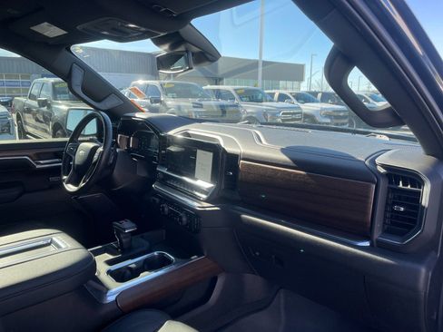 Used 2022 Chevrolet Silverado 1500 High Country w/ Z71 Off-Road Package image 17