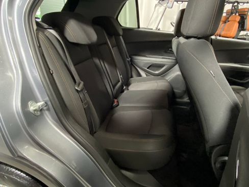 Used 2020 Chevrolet Trax LT FWD image 28