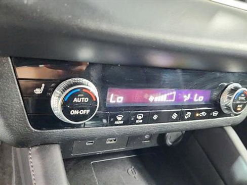 Used 2024 Mitsubishi Outlander SE image 19