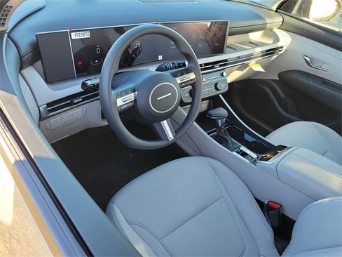 New 2026 Hyundai Tucson SE image 6