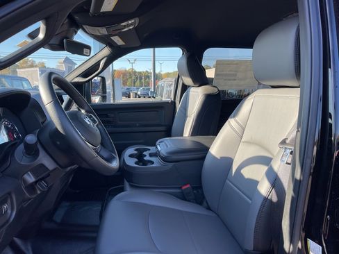 New 2026 RAM 2500 Tradesman w/ Chrome Appearance Group image 16