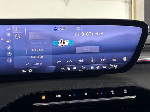 Used 2025 Buick Enclave Sport Touring image 24