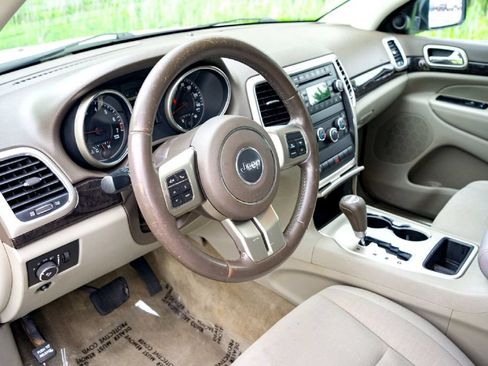 Used 2012 Jeep Grand Cherokee Laredo RWD image 9