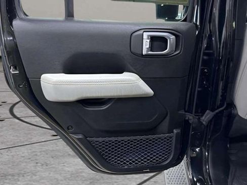 Used 2021 Jeep Wrangler Unlimited Sahara image 30