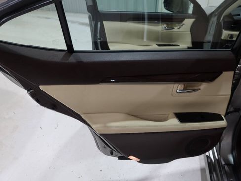 Used 2018 Lexus ES 350 w/ Luxury Package w/Wood Trim FWD image 32