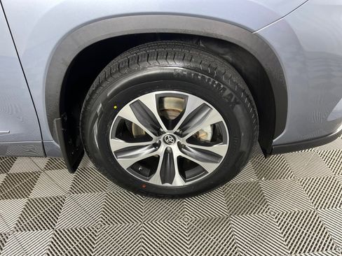 Used 2024 Toyota Highlander XLE image 29
