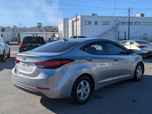 Used 2015 Hyundai Elantra SE image 5