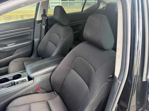 Used 2024 Nissan Altima 2.5 SV w/ SV Premium Package FWD image 23