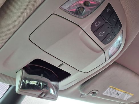 Used 2023 Chrysler Pacifica Touring-L FWD image 16
