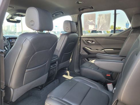 Used 2023 Chevrolet Traverse LT w/ LT Premium Package AWD/4WD image 14
