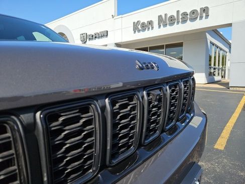 New 2025 Jeep Grand Cherokee Limited w/ Luxury Tech Group II image 4