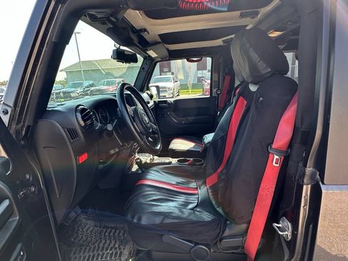 Used 2017 Jeep Wrangler Rubicon AWD/4WD image 9
