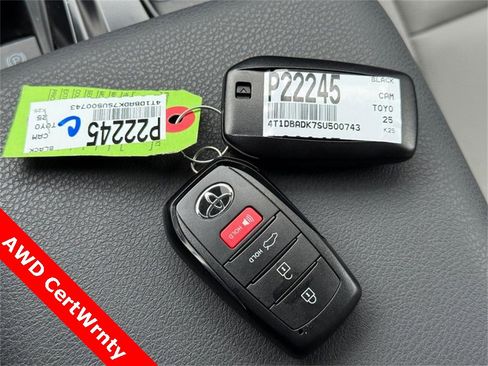 Used 2025 Toyota Camry SE image 30