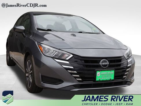 Used 2023 Nissan Versa SV FWD image 6
