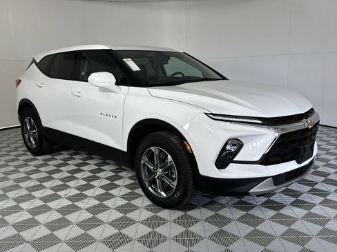 Used 2025 Chevrolet Blazer LT AWD/4WD image 2