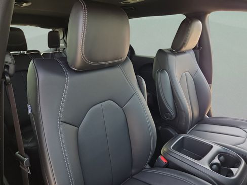 New 2026 Chrysler Pacifica Select FWD image 67