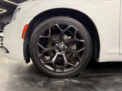 Used 2019 Chrysler 300 Touring w/ Sport Appearance Package RWD image 20