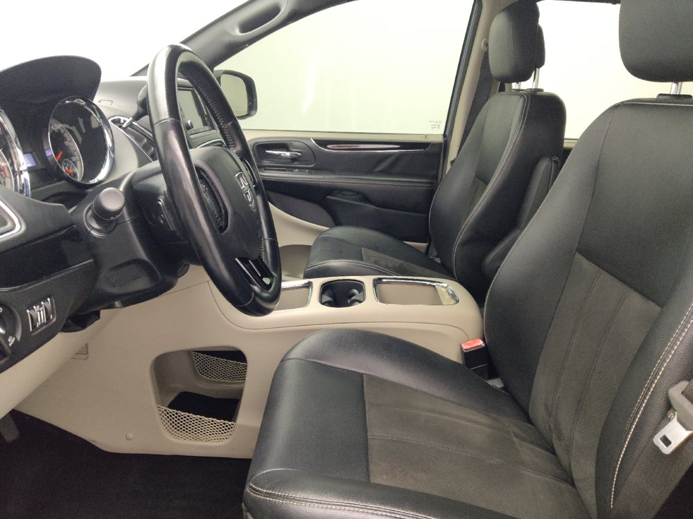 Used 2020 Dodge Grand Caravan SXT w/ Driver Convenience Group FWD image 17