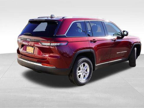 Certified 2023 Jeep Grand Cherokee Laredo w/ Luxury Tech Group I image 5
