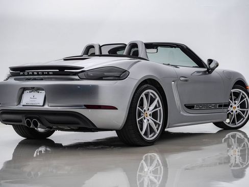 Used 2024 Porsche 718 Boxster RWD image 11