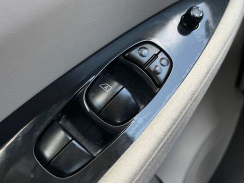 Used 2012 Nissan Leaf SL w/ Recycling/Organizational Pkg FWD image 23