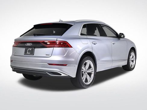 Used 2022 Audi Q8 Premium image 5