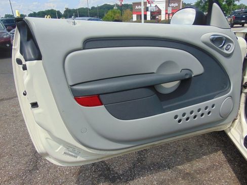 Used 2007 Chrysler PT Cruiser Convertible w/ Spring Special Group image 19