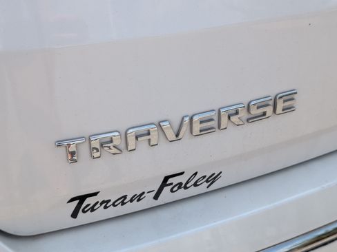 Used 2023 Chevrolet Traverse Premier FWD image 6