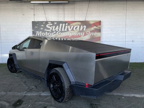 Used 2024 Tesla Cybertruck AWD Crew Cab image 3