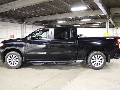 Used 2020 Chevrolet Silverado 1500 Custom w/ Custom Value Package AWD/4WD image 3