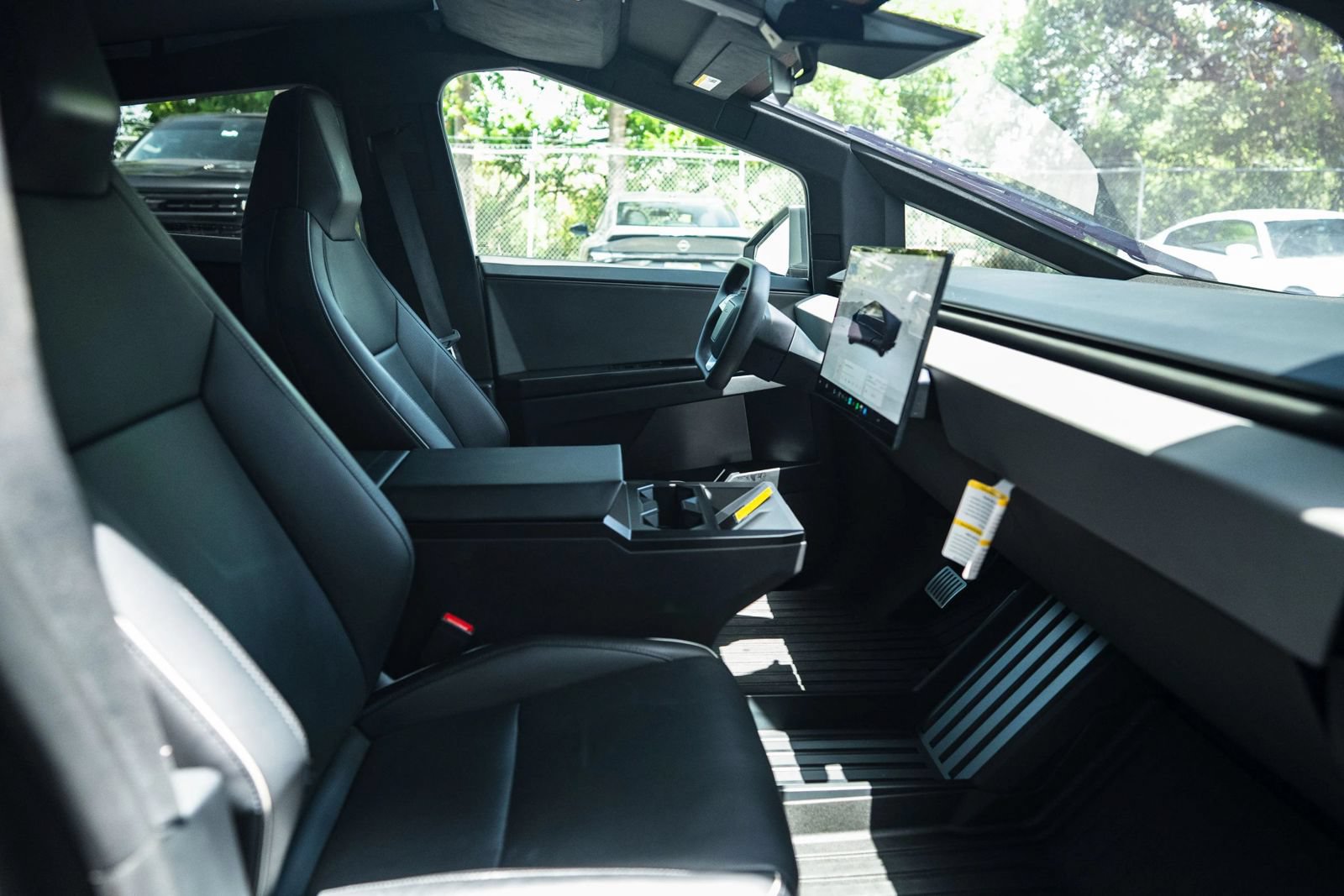 Used 2024 Tesla Cybertruck AWD Crew Cab image 15